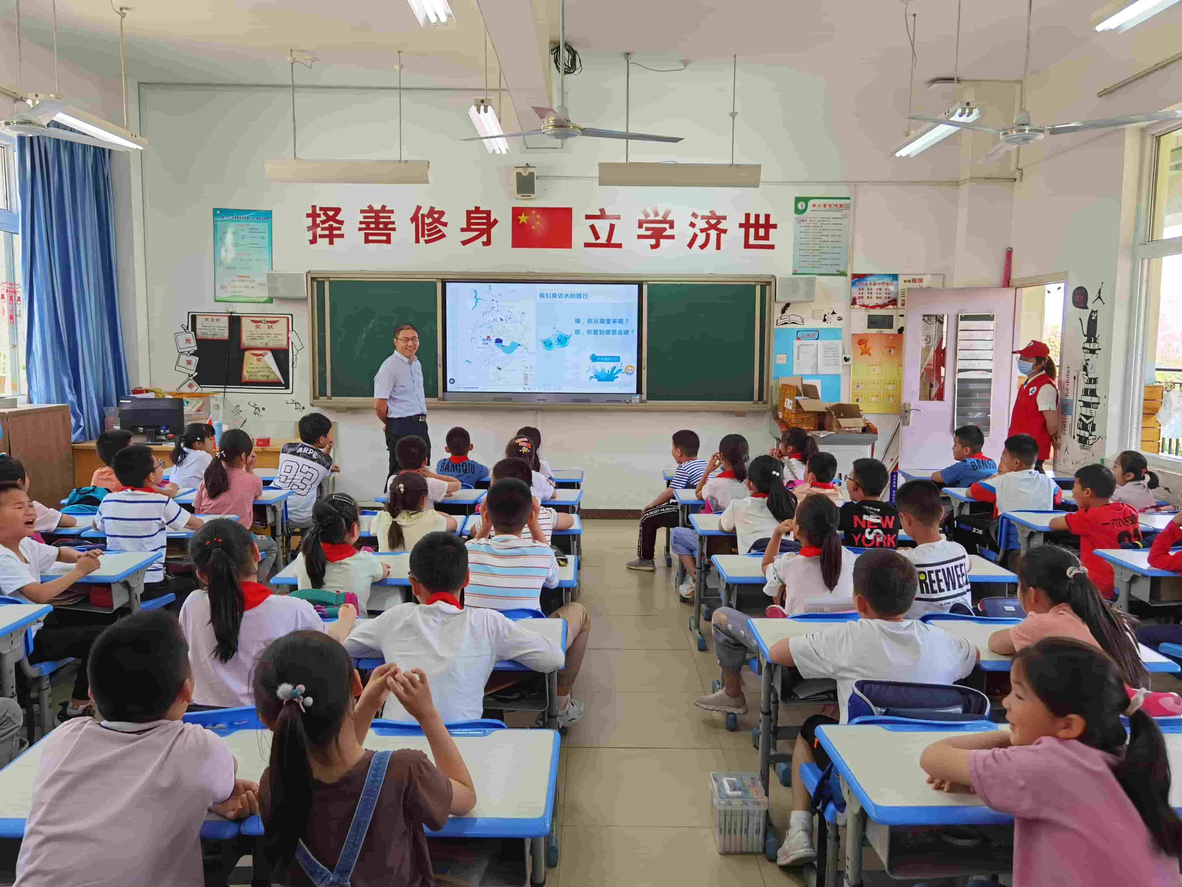 2021年6月4日，東華科技志愿團隊槍王一六八玫瑰園小學開展“青春志愿行，環保進課堂”活動（2）